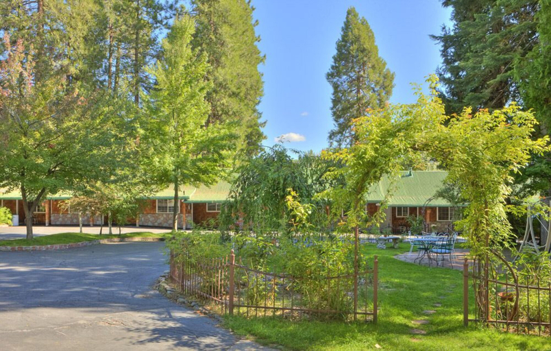 Exterior & Views 4, Strawberry Valley Inn, Siskiyou