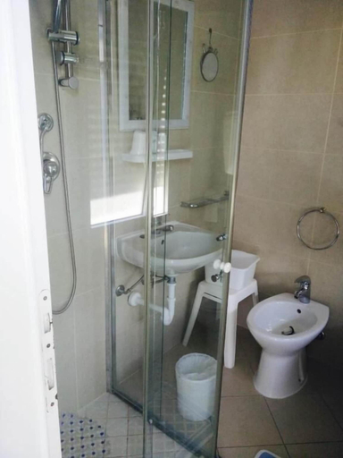 Bathroom 4, Hotel Arlino, Rimini