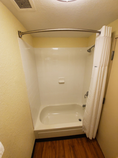 Bathroom 5, Days Inn by Wyndham Macon I-75 North, Bibb