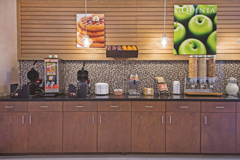 Food & Drinks 5, La Quinta Inn & Suites by Wyndham Morgantown, Monongalia