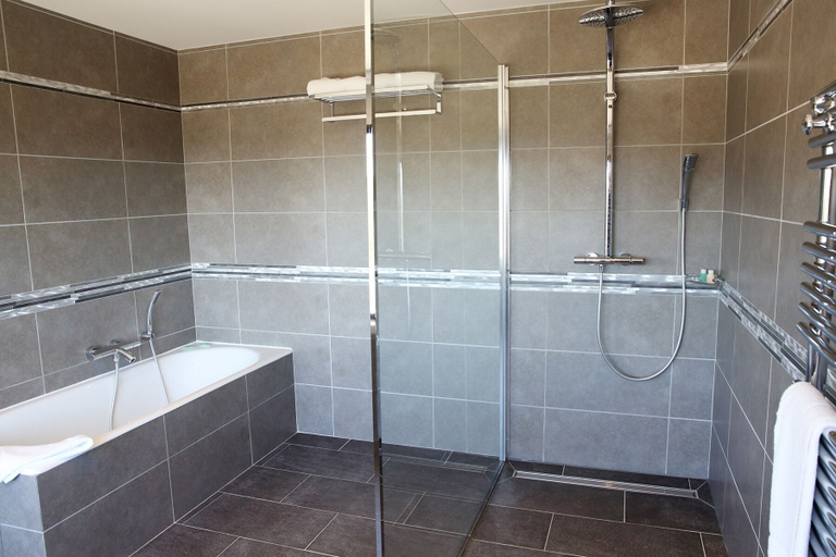 Bathroom 5, Le Jas de Gordes, Vaucluse