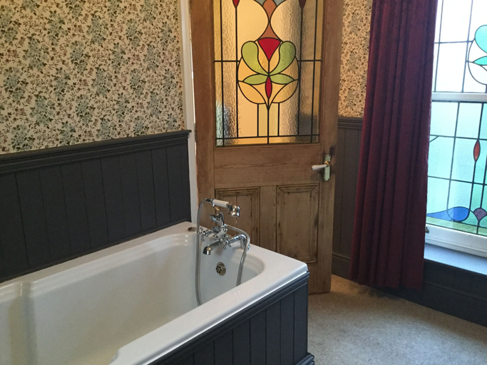 Bathroom 3, Llwyn Country House, Carmarthenshire