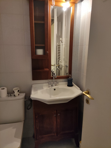 Bathroom 5, Be My Guest Athens, Attica