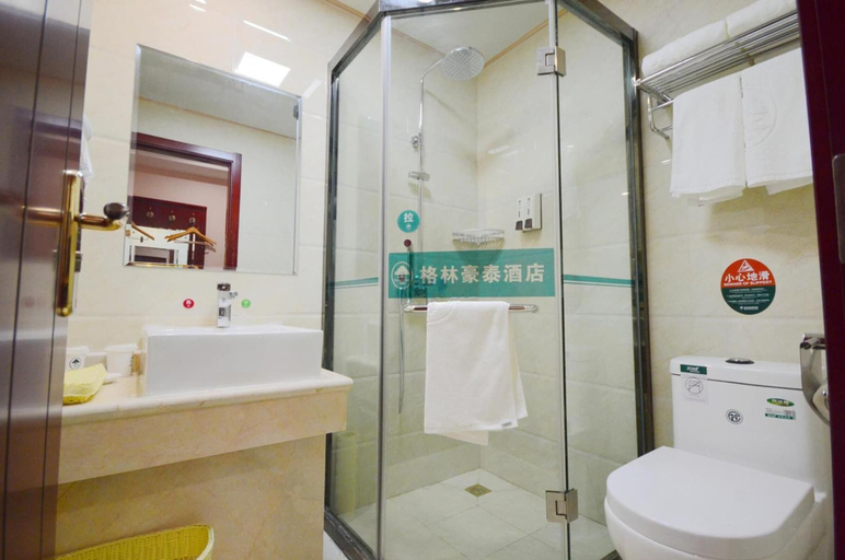 Bathroom 3, GreenTree Alliance Nantong Development District Zhuxing Town Hotel, Nantong