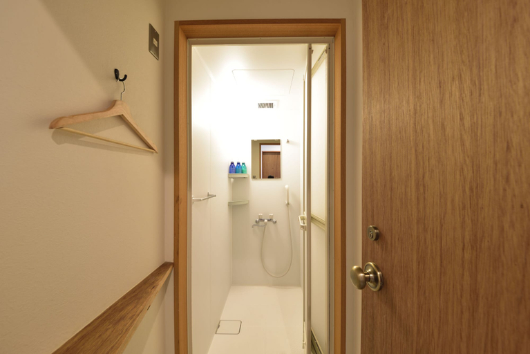 Bathroom 4, Hostel Mitsuwaya Osaka, Osaka