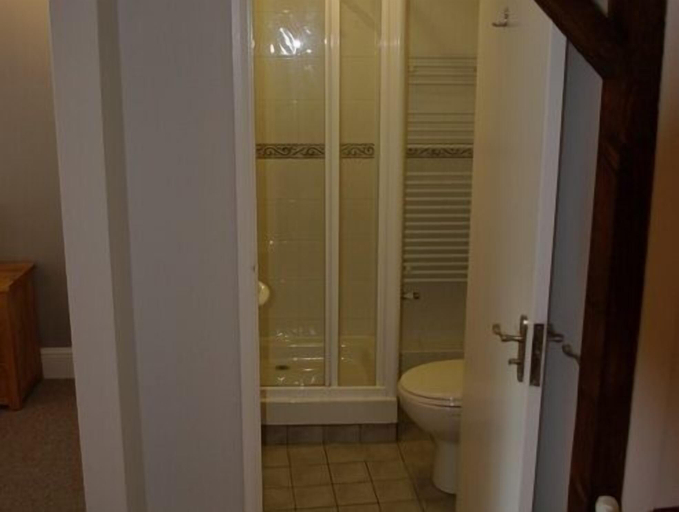 Bathroom 3, Horse and Groom Inn, Oxfordshire