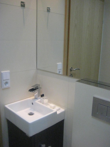 Bathroom 4, Rek Inn, Reykjavík
