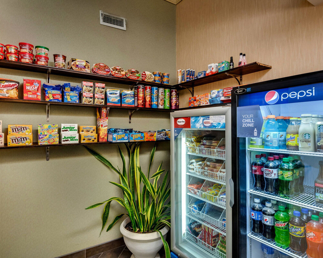 Food & Drinks 5, Comfort Suites Chincoteague Island Bayfront Resort, Accomack