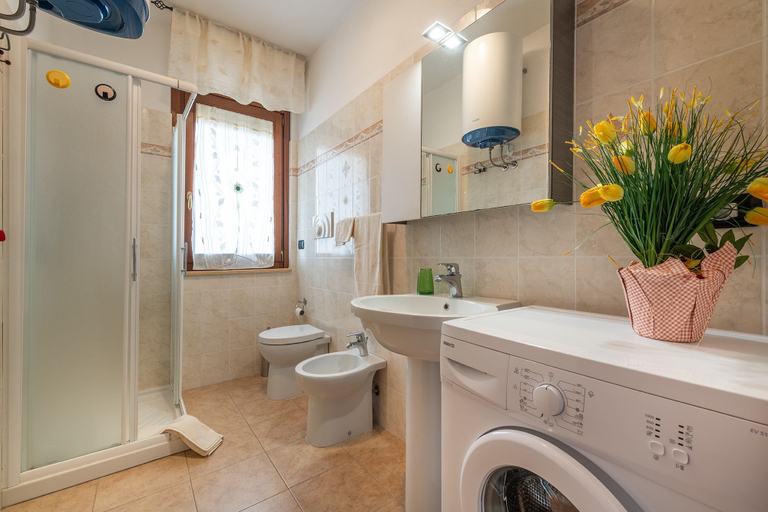 Bathroom 4, AffittaSardegna - Gemelli Apartments, Sassari
