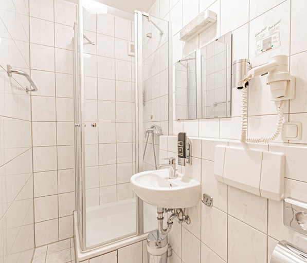 Bathroom 5, Hotel Tannenblick, Wetteraukreis
