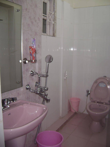 Bathroom 3, Innra, Kolkata