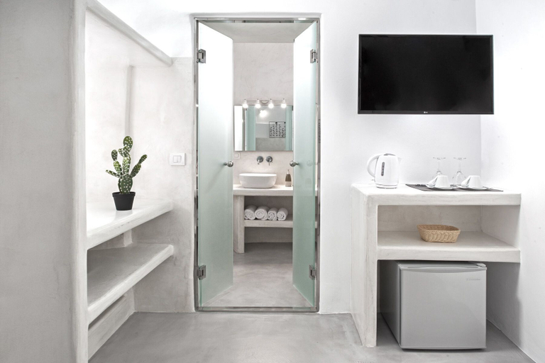 Bathroom 5, Thireas Hotel, South Aegean