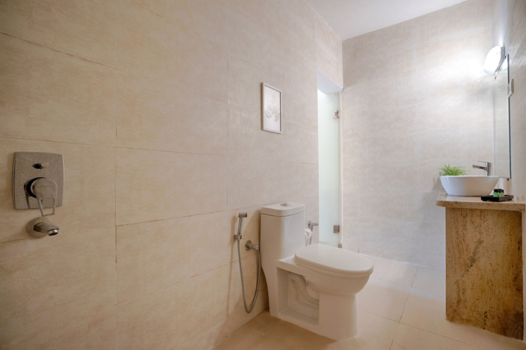 Bathroom 4, La Vaiencia Beach Resort, North Goa
