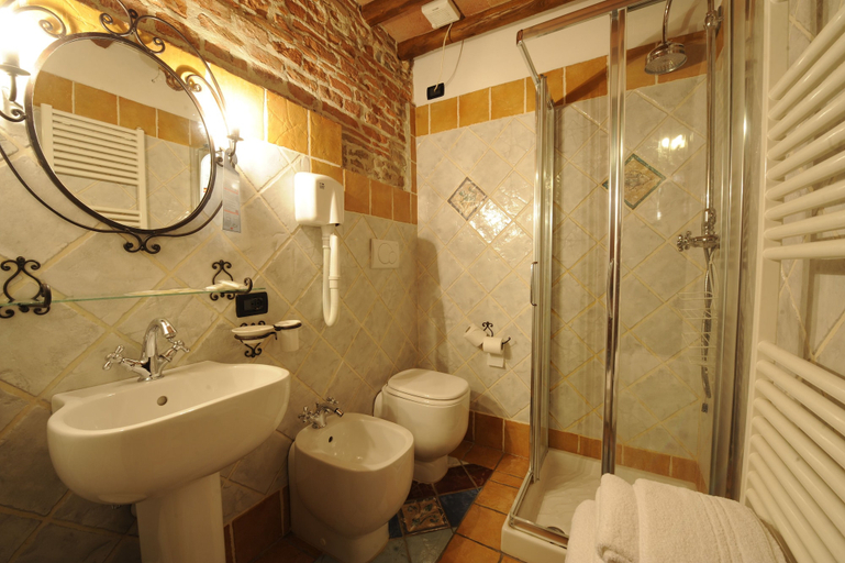 Bathroom 4, Antica Corte dei Principi, Lucca