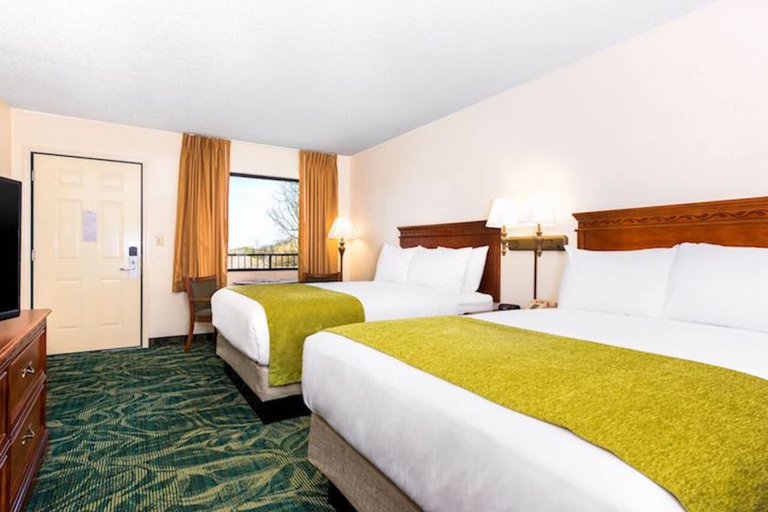 Bedroom 3, Branson's Best Motel, Taney