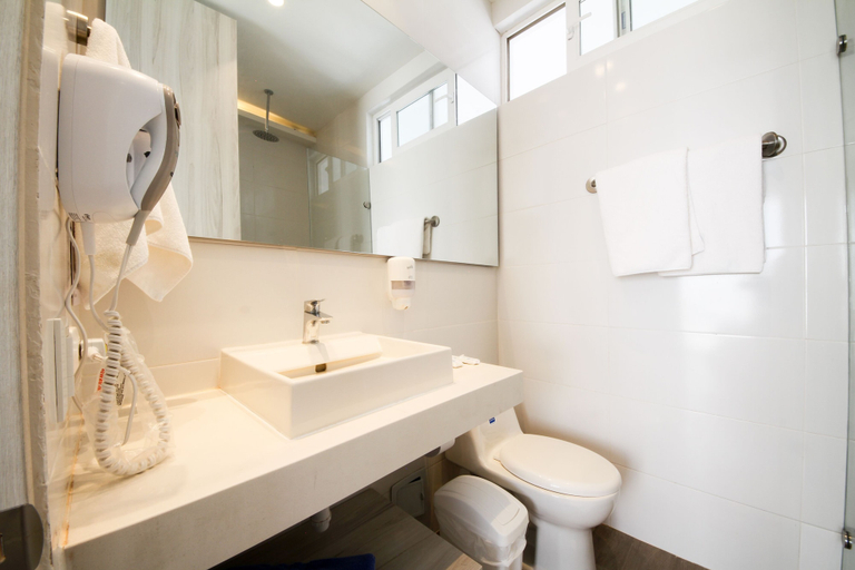 Bathroom 5, Azure Lofts & Pool Hotel, San Andrés