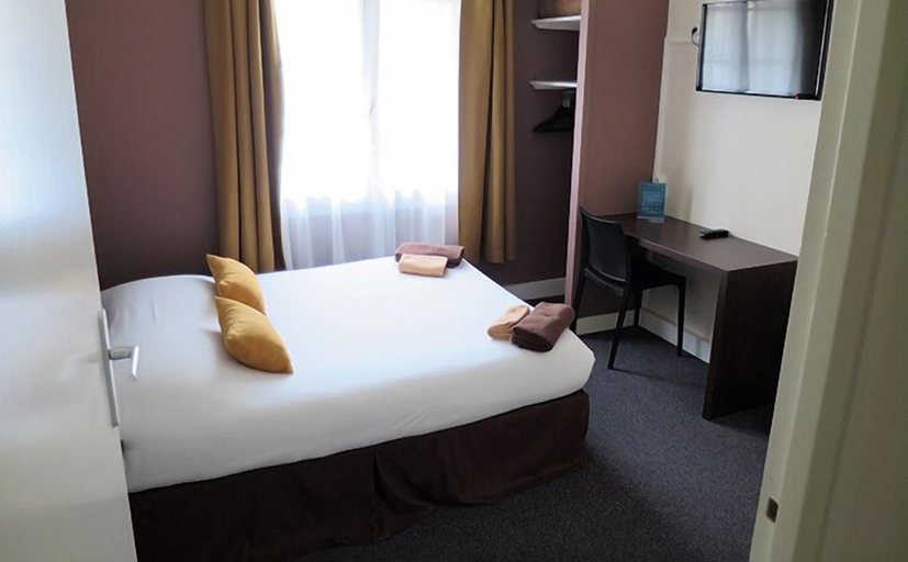 Bedroom 3, Hotel de la Paix, Calvados