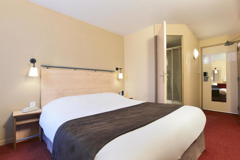 Bedroom 3, Hotel Kyriad Beauvais Sud, Oise