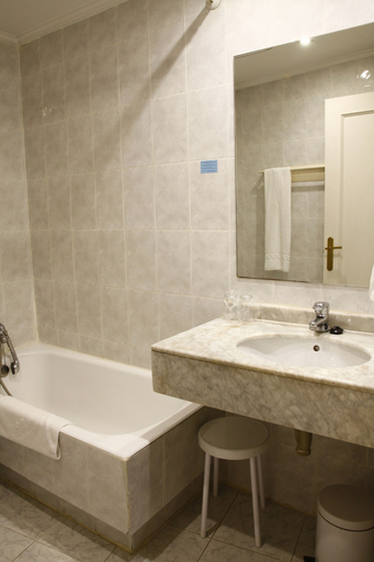 Bathroom 4, Hotel San Jorge, Vizcaya
