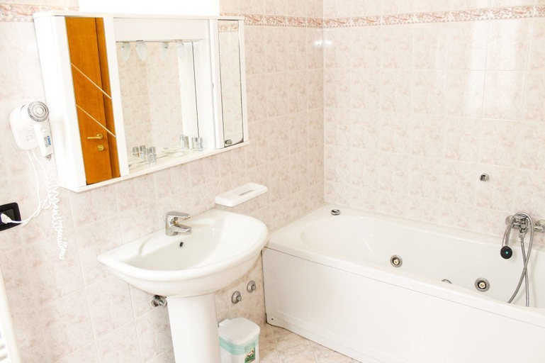 Bathroom 5, Aquam Albergo, Alessandria