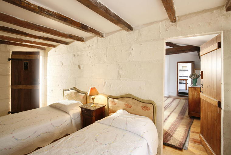 Bedroom 2, La Porte Rouge - The Red Door Inn Chambres d'Hotes, Charente-Maritime