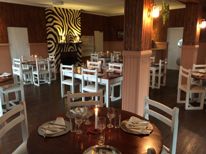 Food & Drinks 3, Highlands Inn Hotel, Pigg's Peak
