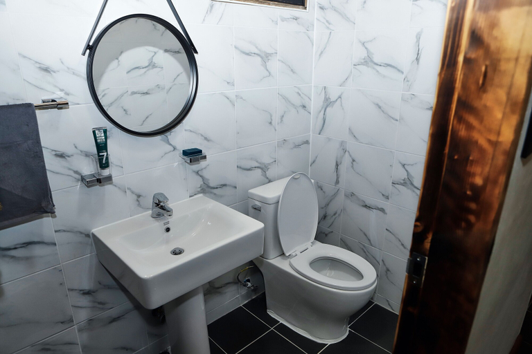 Bathroom 4, Salon de Tangza, Jeju