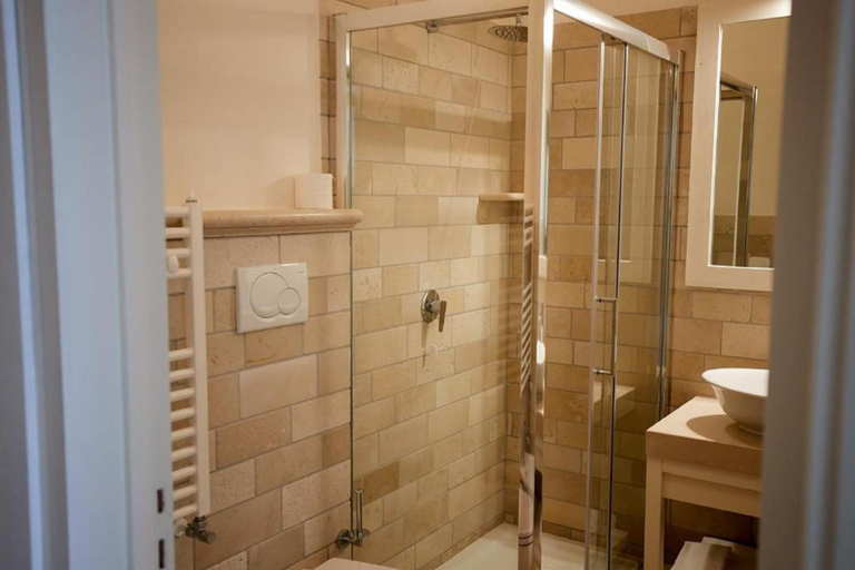 Bathroom 5, Masseria Grieco, Brindisi