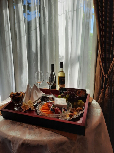 Food & Drinks 5, Beacon Inn at Sidney, Capital