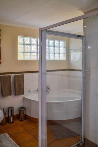Bathroom 3, Stone Hill, West Rand