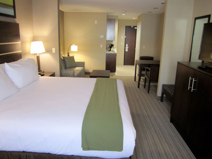 Bedroom 5, Holiday Inn Express GOLDEN-KICKING HORSE, Columbia-Shuswap