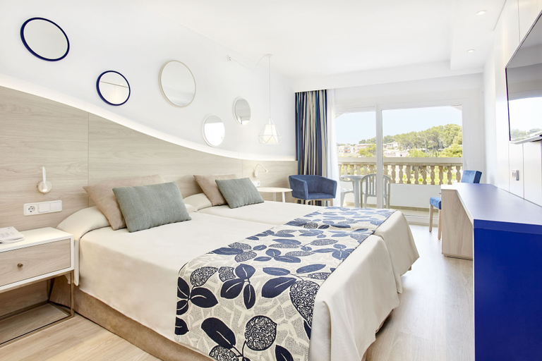 Bedroom 4, Universal Aparthotel Don Camilo, Baleares