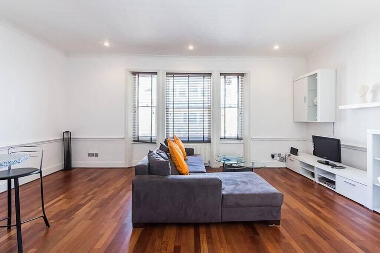 Others 5, Bright stylish Nott Hill apart sleeps 6, London