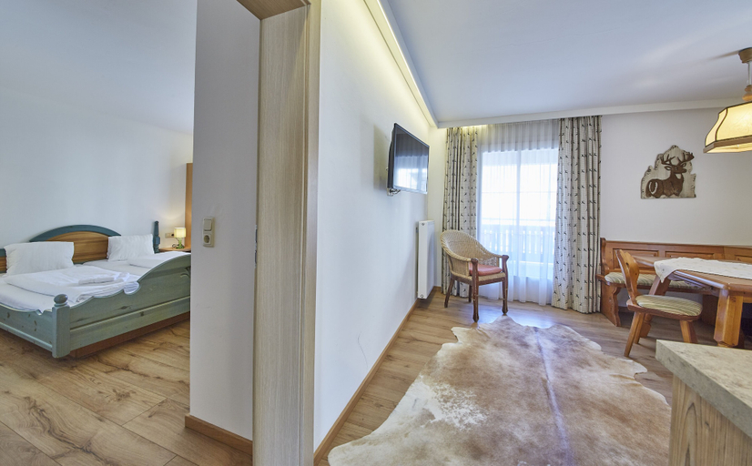 Bedroom 2, TownHouse Appartements, Zell am See