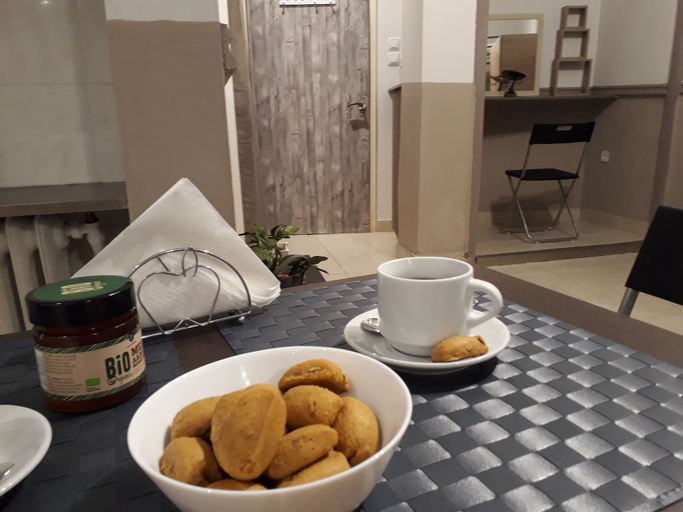 Food & Drinks, Central Cozy Cute Downtown Studio 1BR, Attica