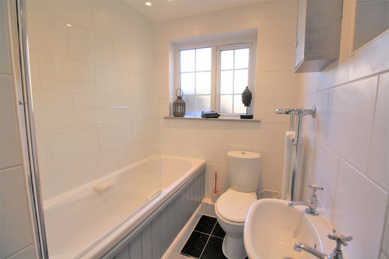 Bathroom, Hurst Cottage, West Sussex