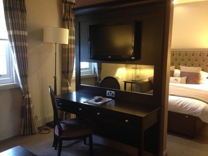 Bedroom 2, Dumfries Arms Hotel, East Ayrshire