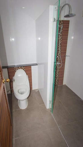 Bathroom 4, Tharnrarin Villa Suphan Buri, Doembang Nangbua