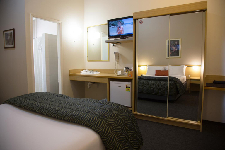 Bedroom 2, Oxley Motel, Wingecarribee