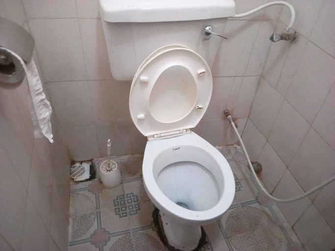 Bathroom 2, Waso Central Emporium Lodge, Isiolo North