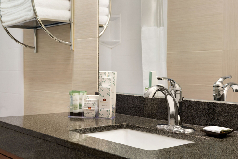 Bathroom 4, Poco Inn and Suites Hotel & Conference Centre, Greater Vancouver