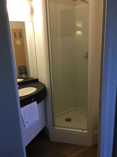 Bathroom 4, B&B HOTEL Angoulème, Charente