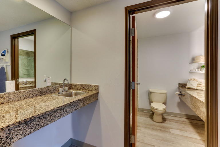 Bathroom 4, ParkShore Resort, Grand Traverse