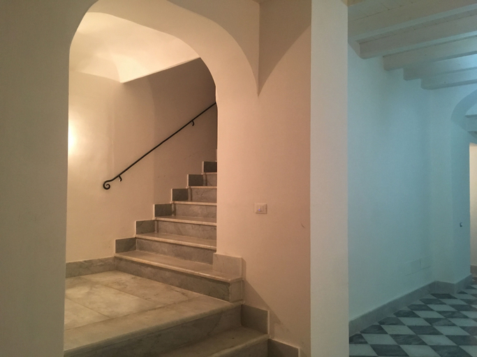 Others 5, Discesa Delle Capre, Palermo