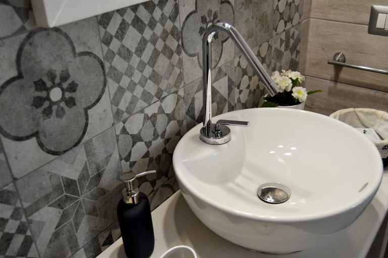 Bathroom 5, Beatrice Home B&B, Napoli