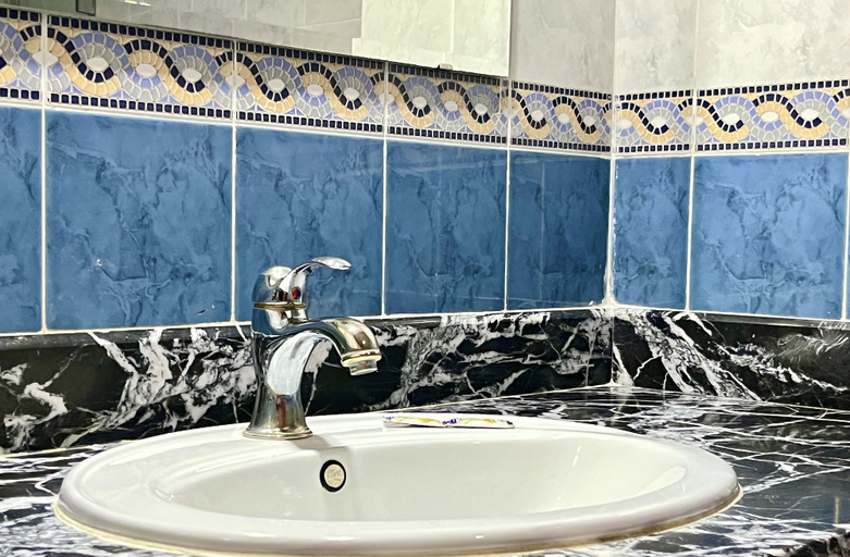 Bathroom 5, Hotel Plaisance, Meknès