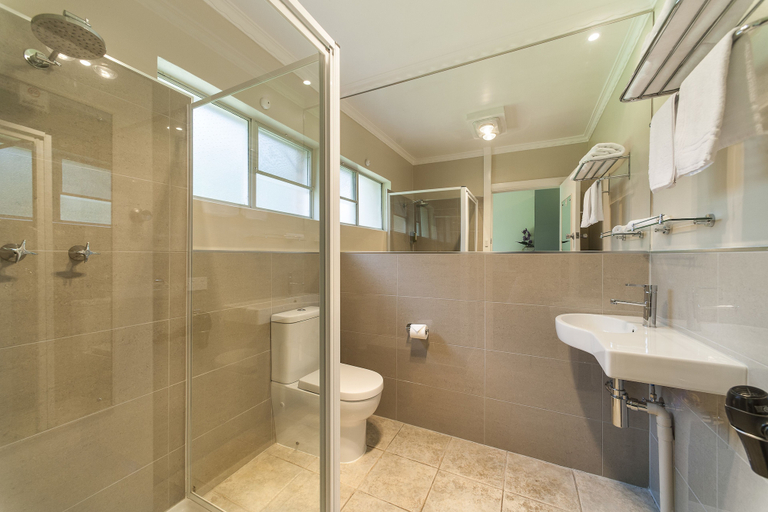 Bathroom 5, Burnie Airport Motel, Waratah/Wynyard - Pt A