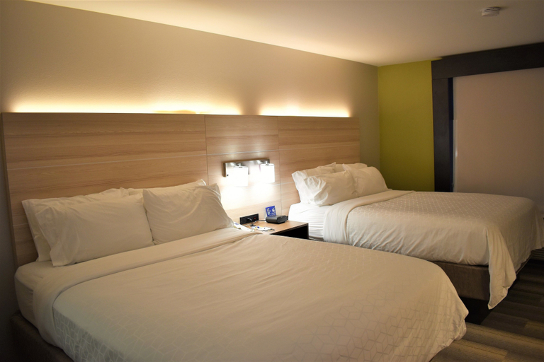 Bedroom 4, Holiday Inn Express & Suites SEDALIA by IHG, Pettis