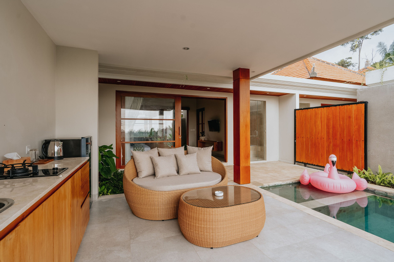 Exterior & Views 20