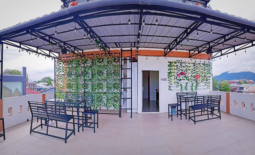 Exterior & Views 4, Penginapan CR Win, Singkawang